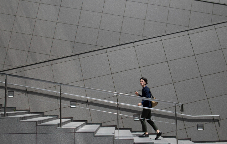 Flat organizational structure: Definition, best practices & examples