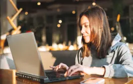 Peer-to-peer learning: Benefits, examples & implementation